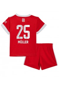 Fotbalové Dres Bayern Munich Thomas Muller #25 Dětské Domácí Oblečení 2022-23 Krátký Rukáv (+ trenýrky)